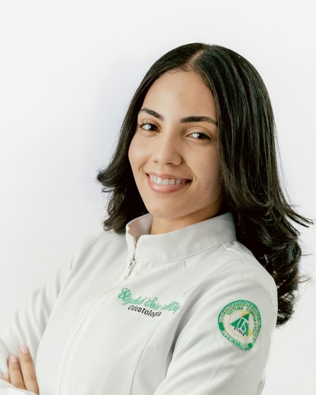 Médica dentista de ortodontia