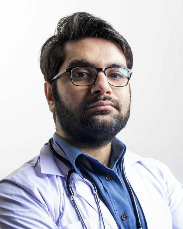 Médico dentista de implantologia